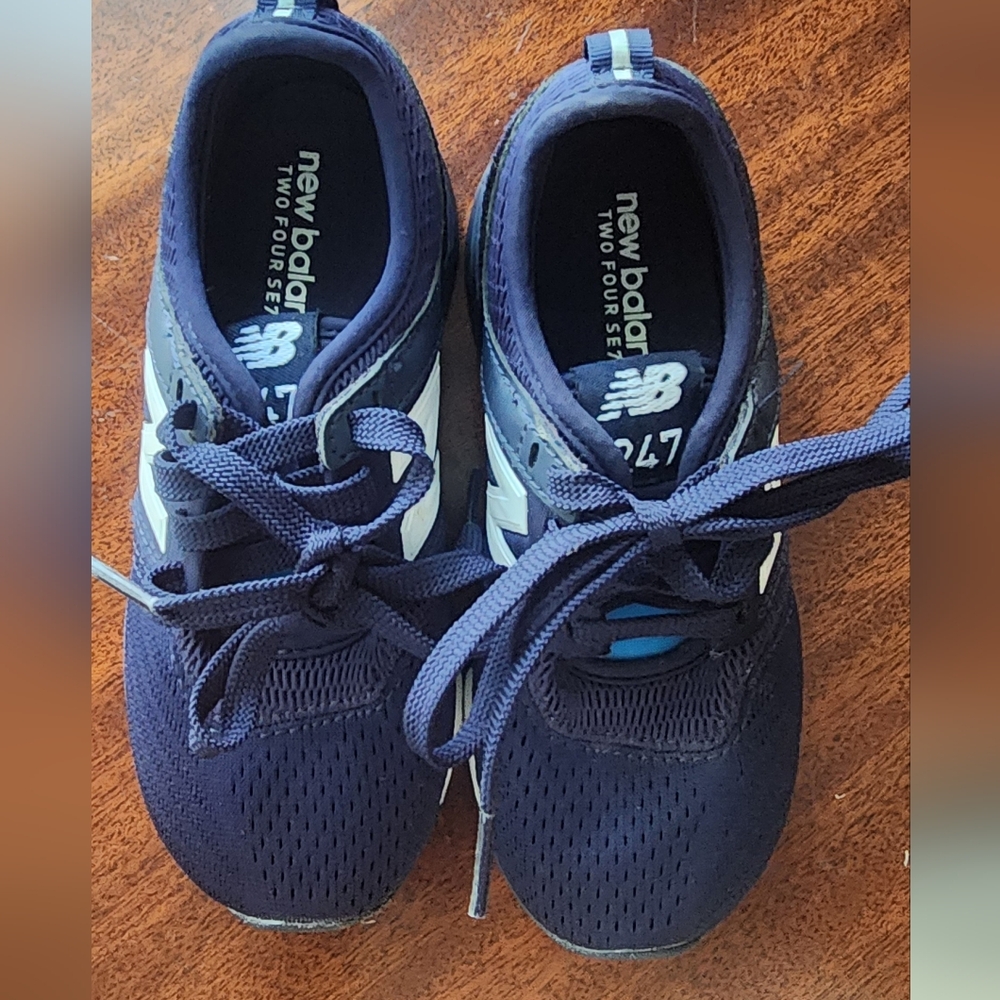 New Balance Deep Blue Sneakers with White Detail